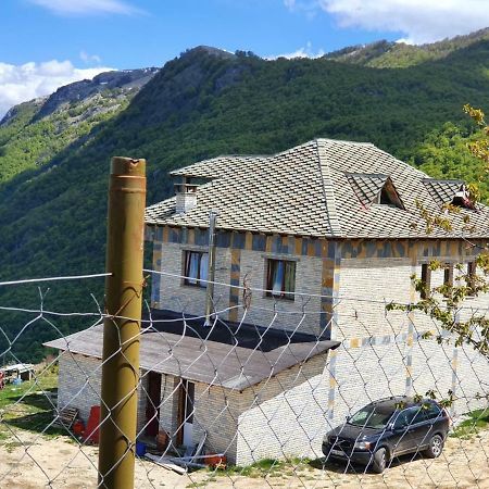 Hotel Bujtina E Tomorrit Ujanik Exteriér fotografie