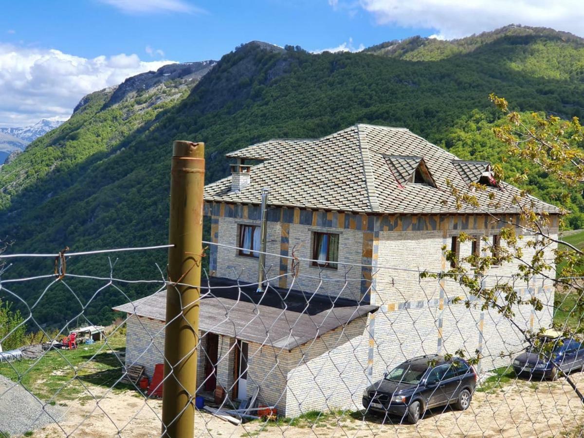 Hotel Bujtina E Tomorrit Ujanik Exteriér fotografie