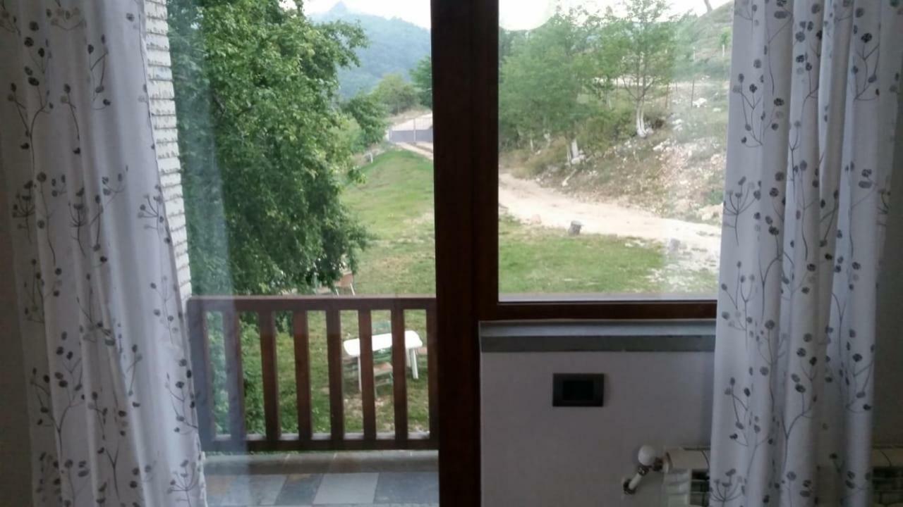 Hotel Bujtina E Tomorrit Ujanik Exteriér fotografie