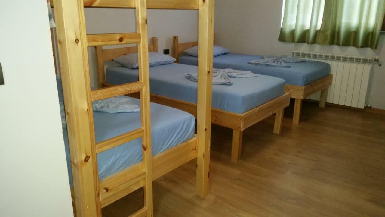 Hotel Bujtina E Tomorrit Ujanik Exteriér fotografie