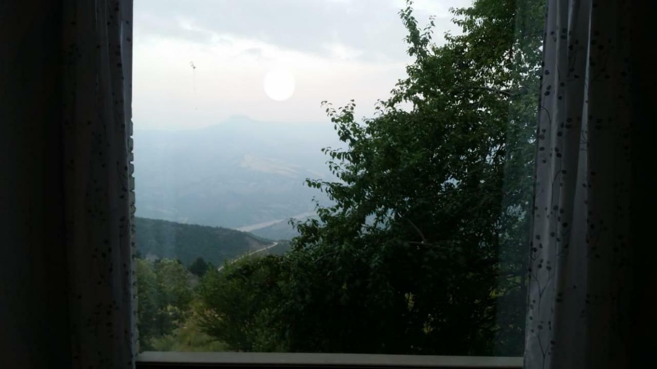 Hotel Bujtina E Tomorrit Ujanik Exteriér fotografie