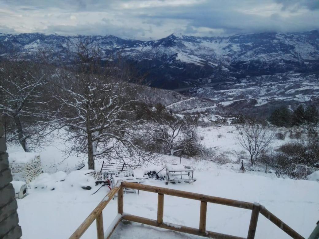 Hotel Bujtina E Tomorrit Ujanik Exteriér fotografie