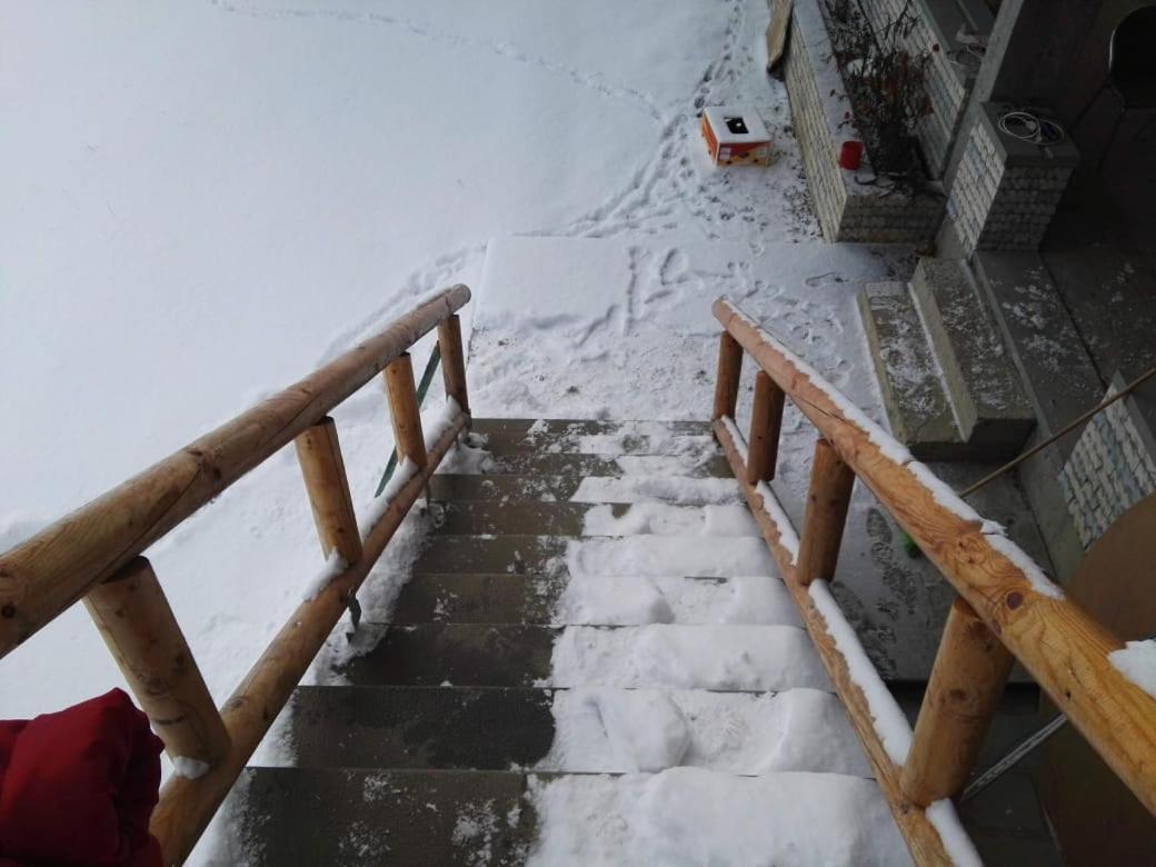 Hotel Bujtina E Tomorrit Ujanik Exteriér fotografie