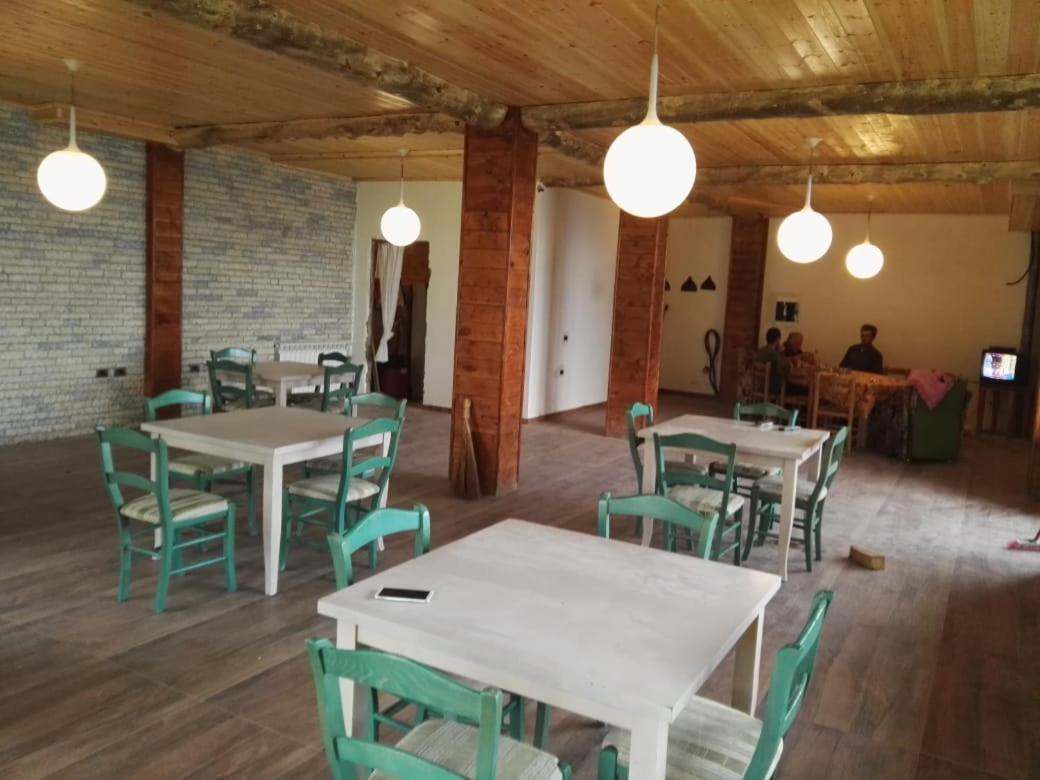 Hotel Bujtina E Tomorrit Ujanik Exteriér fotografie